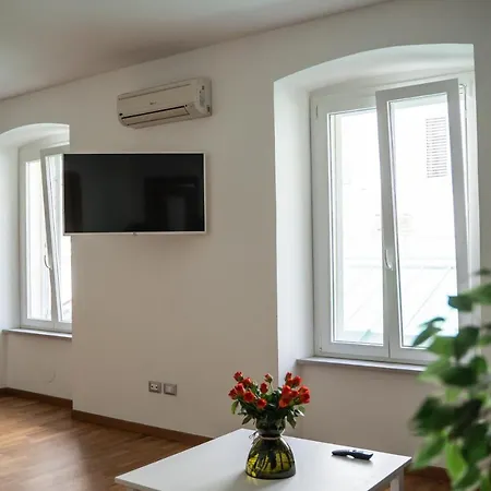 Апартаменты 9b The Appartments Триест