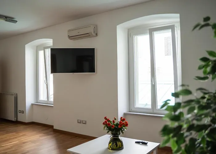 Апартаменты 9b The Appartments Триест